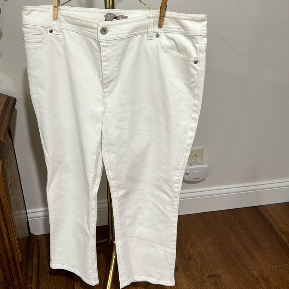 Chicos sz 2 white denim crops